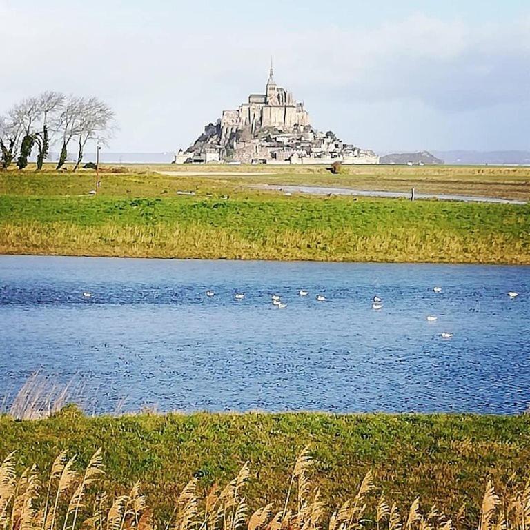 Gites Les 2 Clos Au Pied Du Mont Pontorson Exterior foto